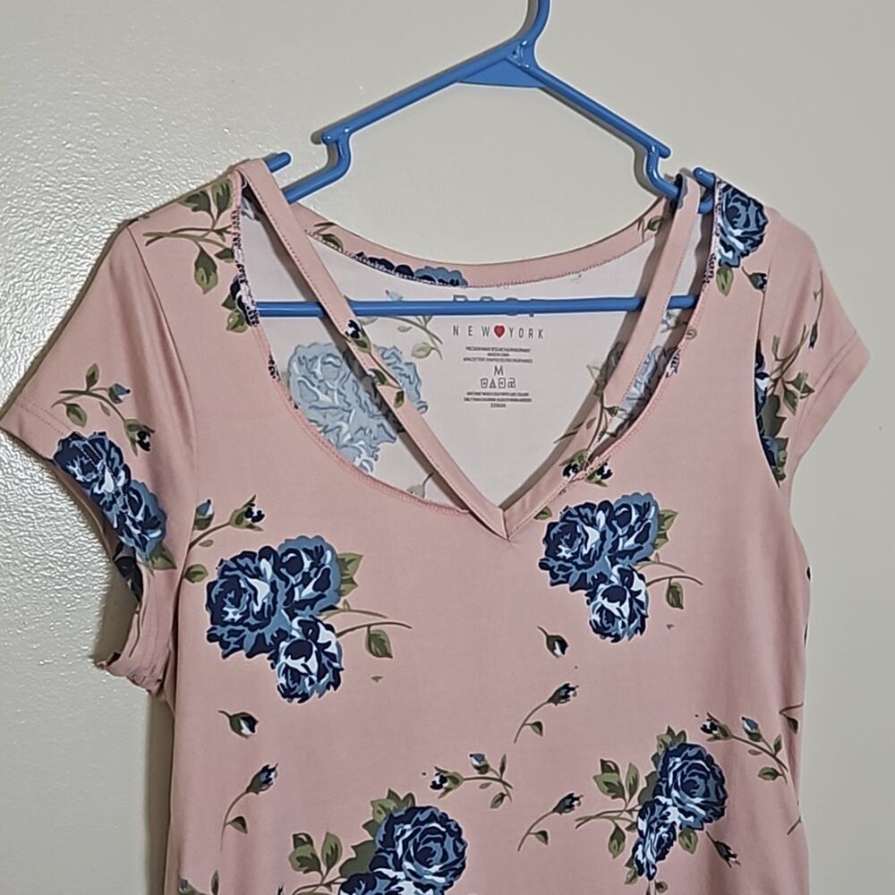 Poof Pink Floral Short Sleeve Cutout Neck Top Sz Medium - Picture 3 of 9